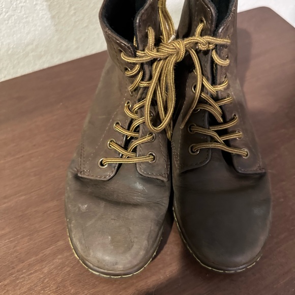 DOC MARTENS brown, like new, grunge, great winter boots - Picture 2 of 6
